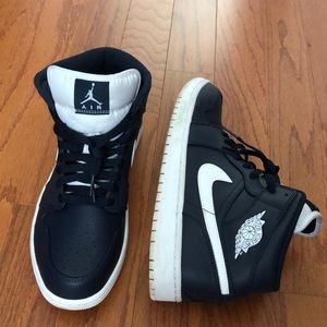 Jordan 1 Retro Mid Obsidian White